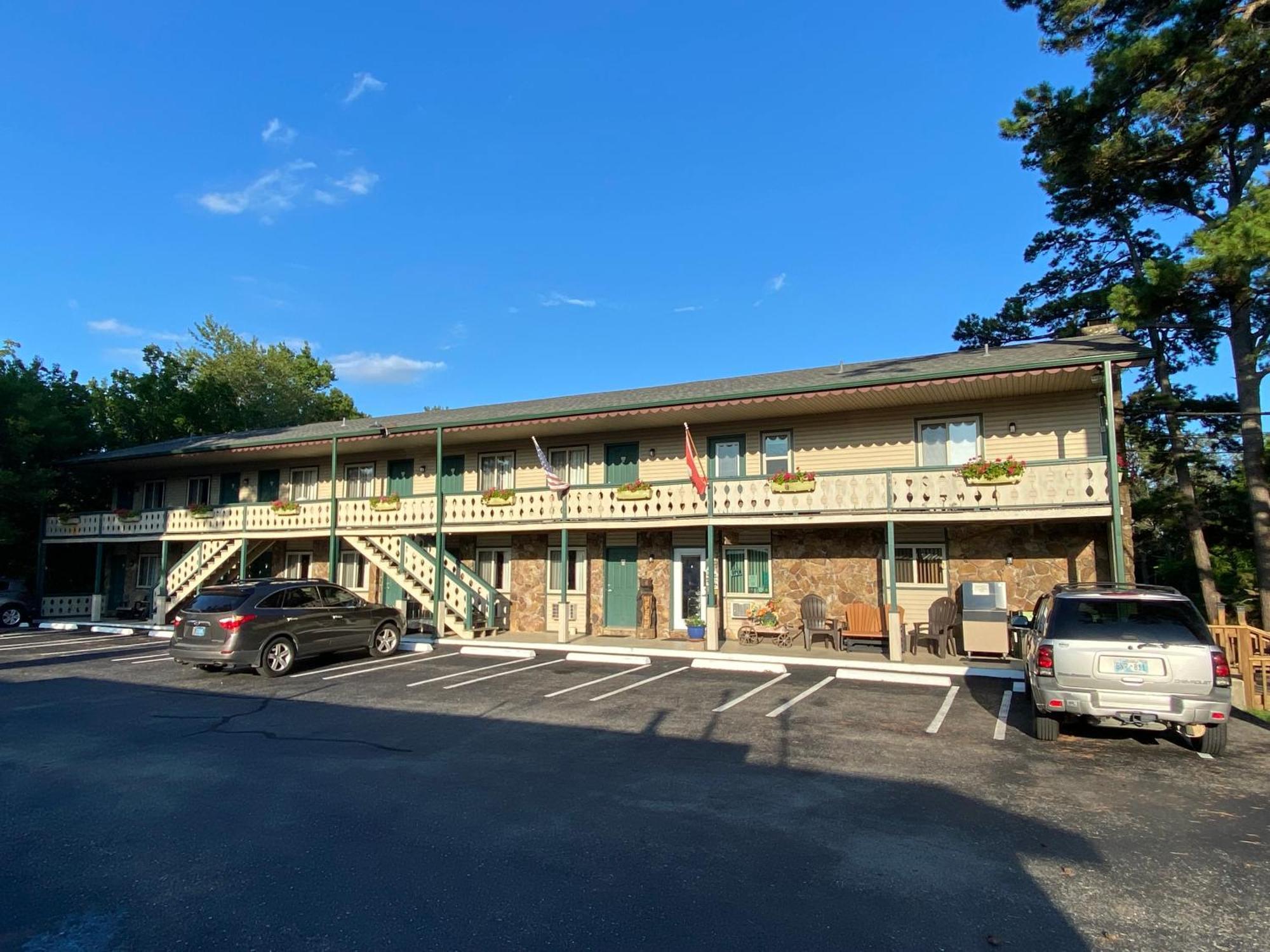Edelweiss Inn Юрека Спрингс Екстериор снимка